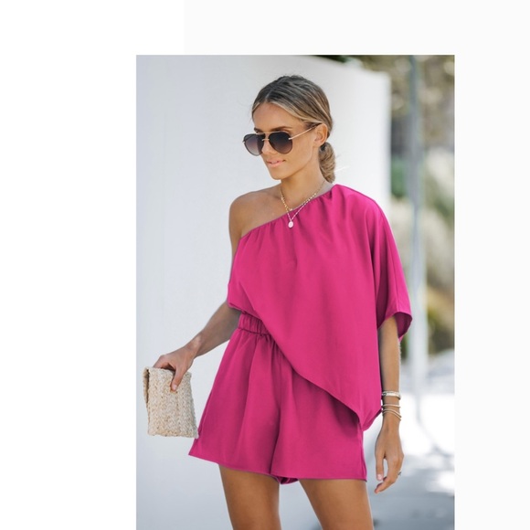 4/$25 NWOT Cupshe fuchsia one shoulder romper sz M - Picture 1 of 4